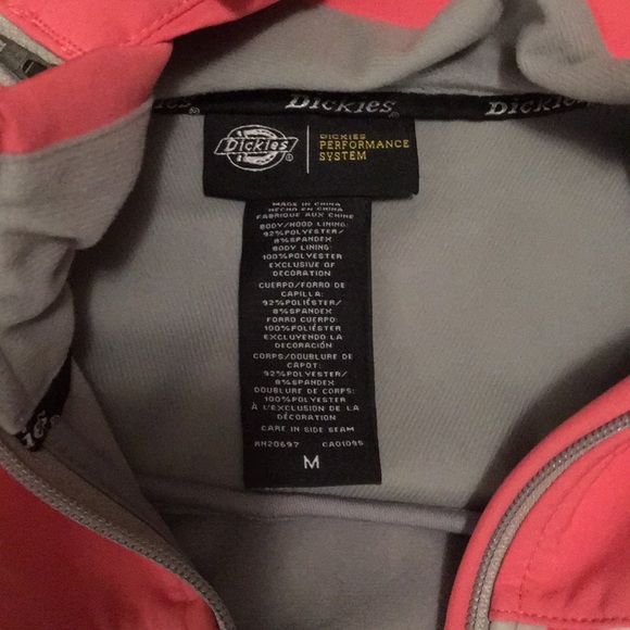 Dickies Pink Camo soft shell jacket. - Picture 2 of 4